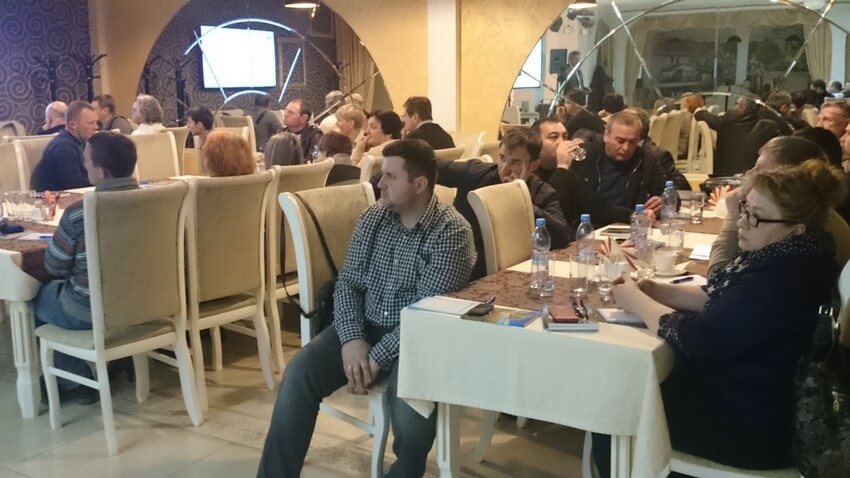 Слушатели во время семинара плодоводов в Тимашевске